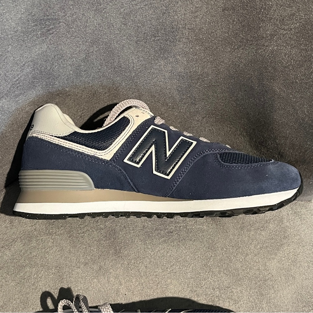 New Balance Men’s Sneakers 574 Navy Size 8.5 US - Picture 5 of 14